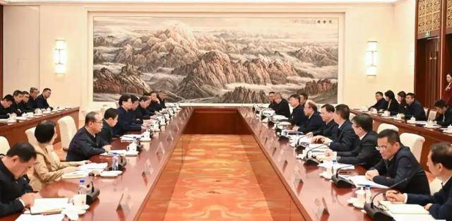 遼寧省委書記、省長在京與部分中央企業(yè)分別舉行工作會商:宏鑫機械設備有限公司
