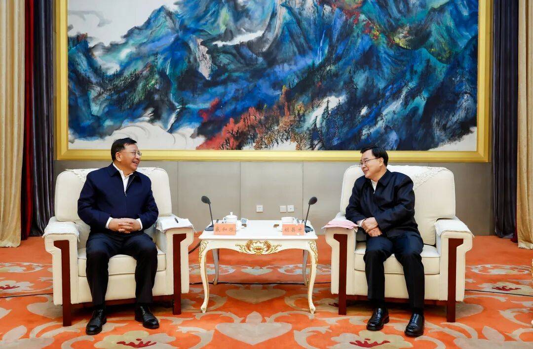 戴和根與甘肅省委書記、省人大常委會(huì)主任胡昌升舉行會(huì)談:宏鑫機(jī)械設(shè)備有限公司
