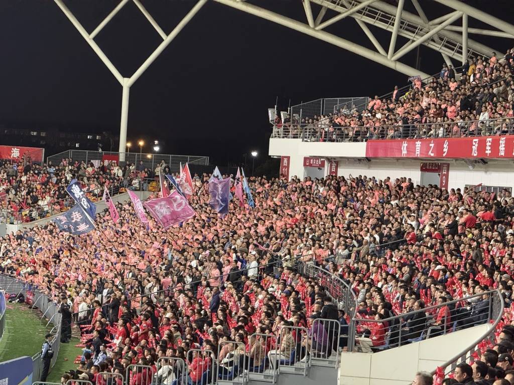 “蘇超”總決賽對陣誕生<strong></p>
<p>宏鑫機(jī)械設(shè)備有限公司
</strong>，南通隊將與泰州隊爭奪冠軍:宏鑫機(jī)械設(shè)備有限公司
