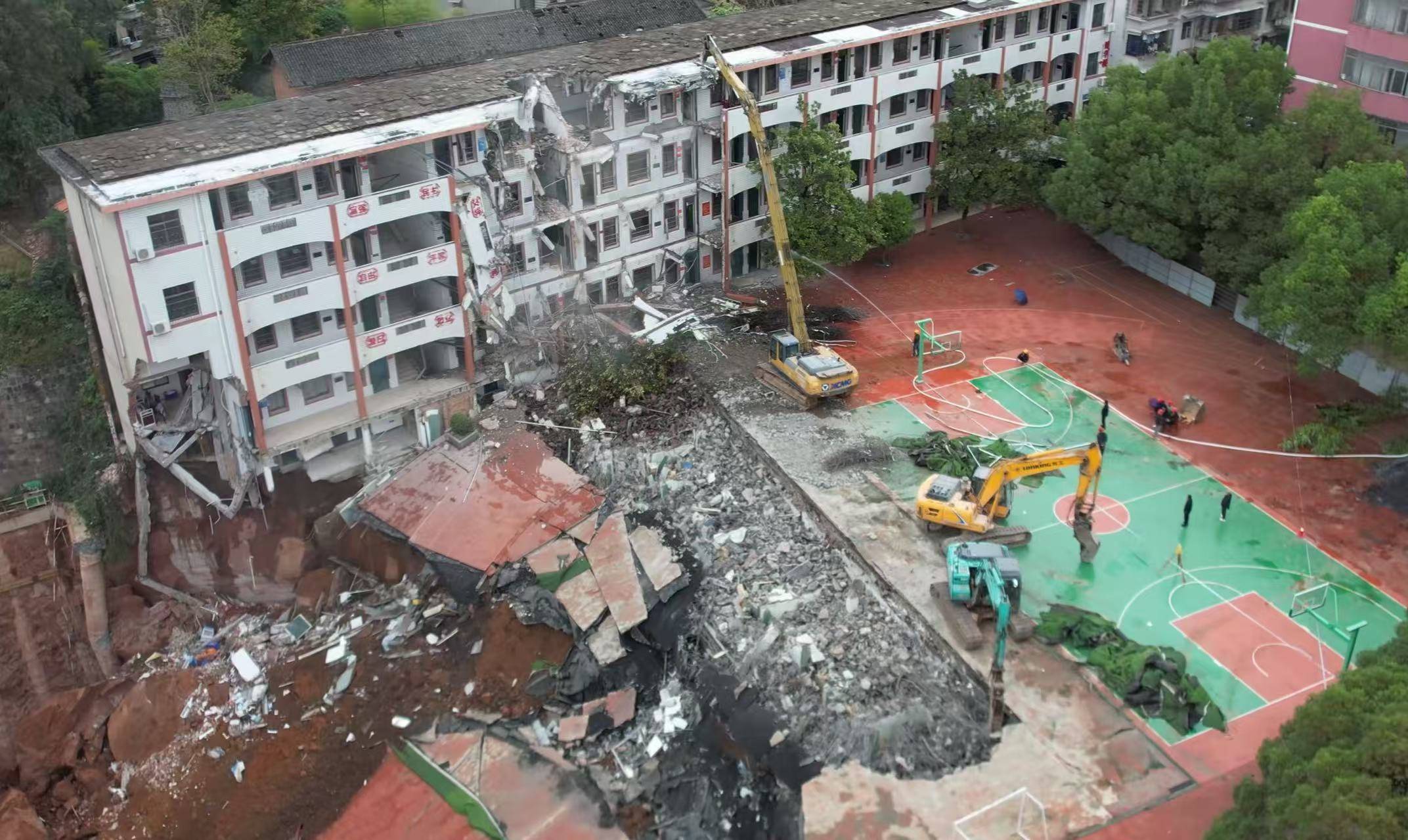 湖南邵陽(yáng)一所小學(xué)發(fā)生坍塌<strong></p>
<p>宏鑫機(jī)械設(shè)備有限公司
</strong>，教育局：學(xué)生已分流至其他學(xué)校上課:宏鑫機(jī)械設(shè)備有限公司
