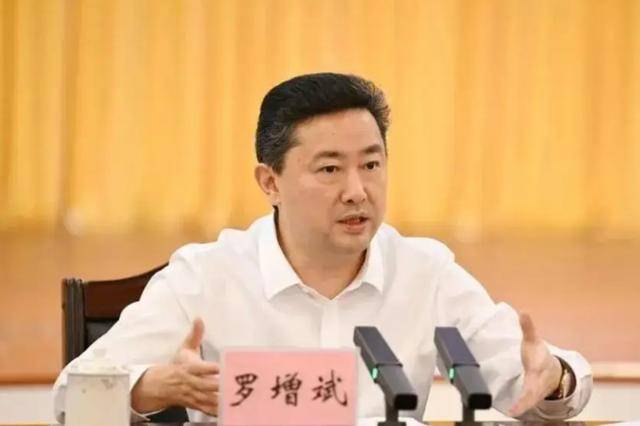 兩名近70歲中管干部被查；副部級(jí)干部王波被判死緩:宏鑫機(jī)械設(shè)備有限公司
