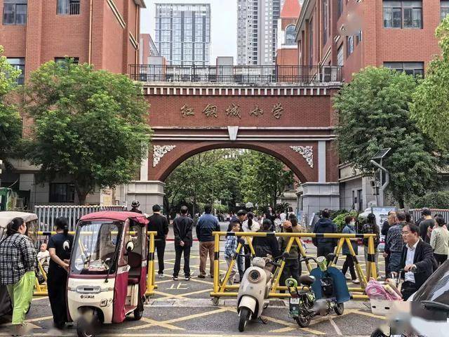 武漢多個小區(qū)接連宣布：免費對外開放<strong></p>
<p>宏鑫機械設(shè)備有限公司
</strong>！:宏鑫機械設(shè)備有限公司
