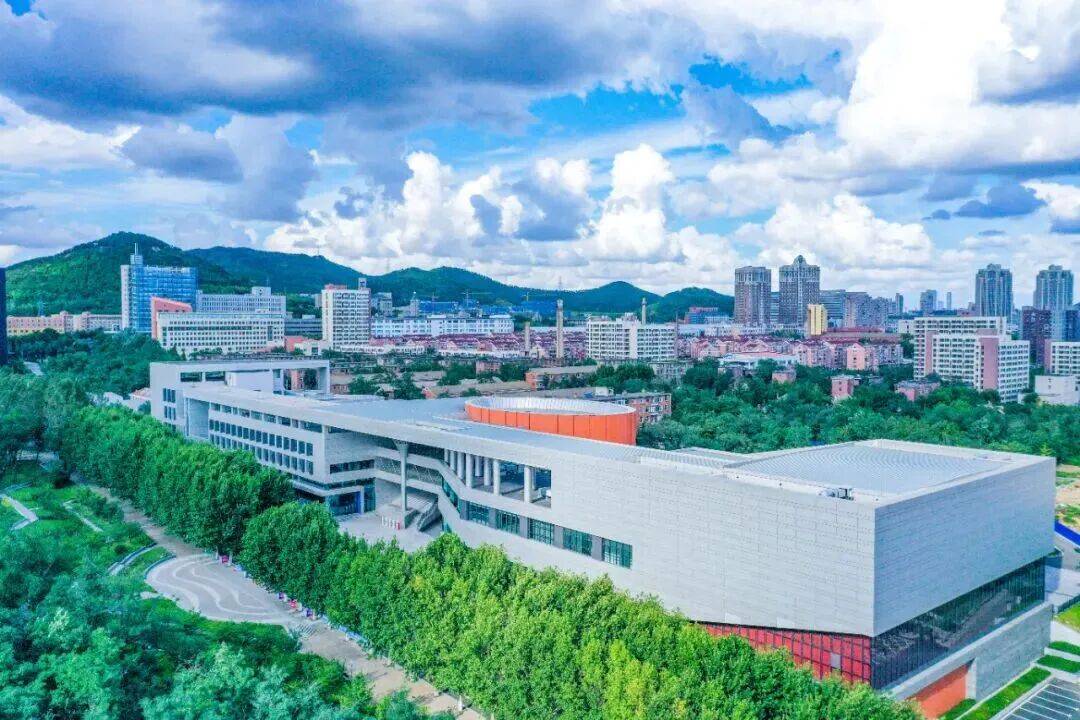 共青團(tuán)中央書(shū)記處第一書(shū)記阿東一行到大連理工大學(xué)調(diào)研:宏鑫機(jī)械設(shè)備有限公司
