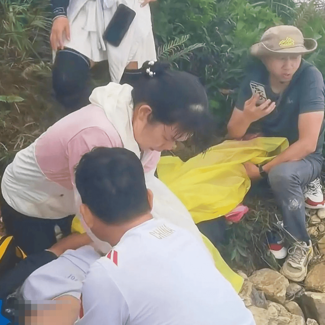 廣東惠州一登山者在白云嶂山頂不幸遇難：多人曾接力營(yíng)救未果，遺體已運(yùn)送下山:宏鑫機(jī)械設(shè)備有限公司
