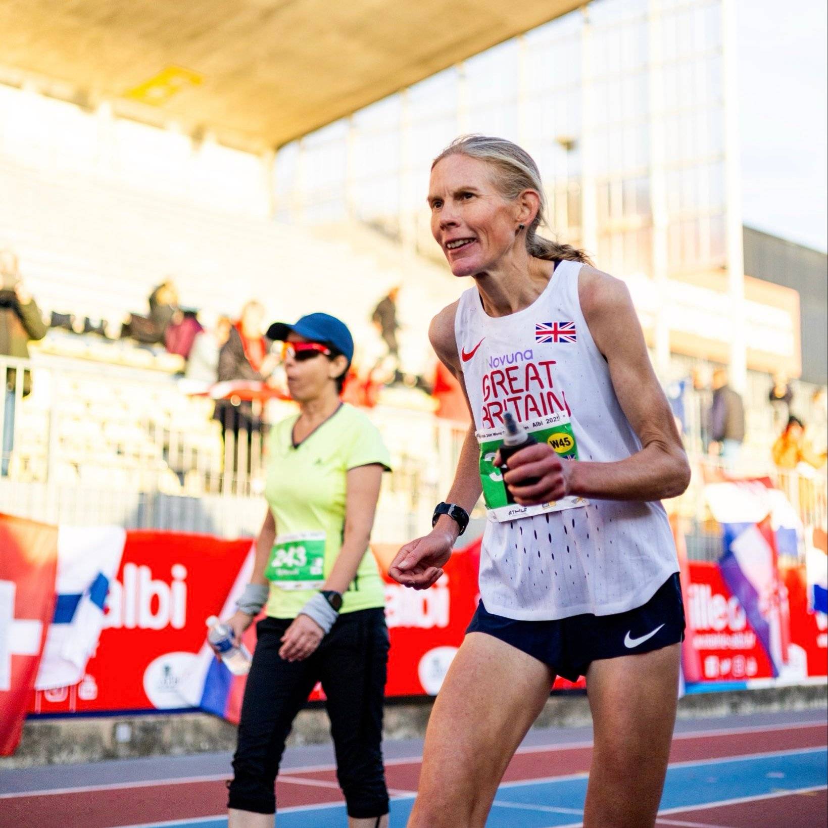 24小時(shí)狂奔278.622公里！ 46歲女將打破女子24小時(shí)超馬世界紀(jì)錄:宏鑫機(jī)械設(shè)備有限公司
