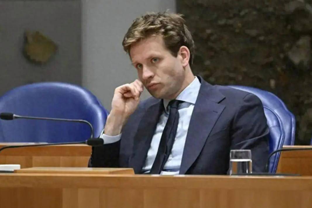 荷蘭主動(dòng)把電話打到北京，不認(rèn)錯(cuò)也不歸還中企管理權(quán)，中方寸步不讓?zhuān)罕仨毮贸鰝€(gè)交代:宏鑫機(jī)械設(shè)備有限公司
