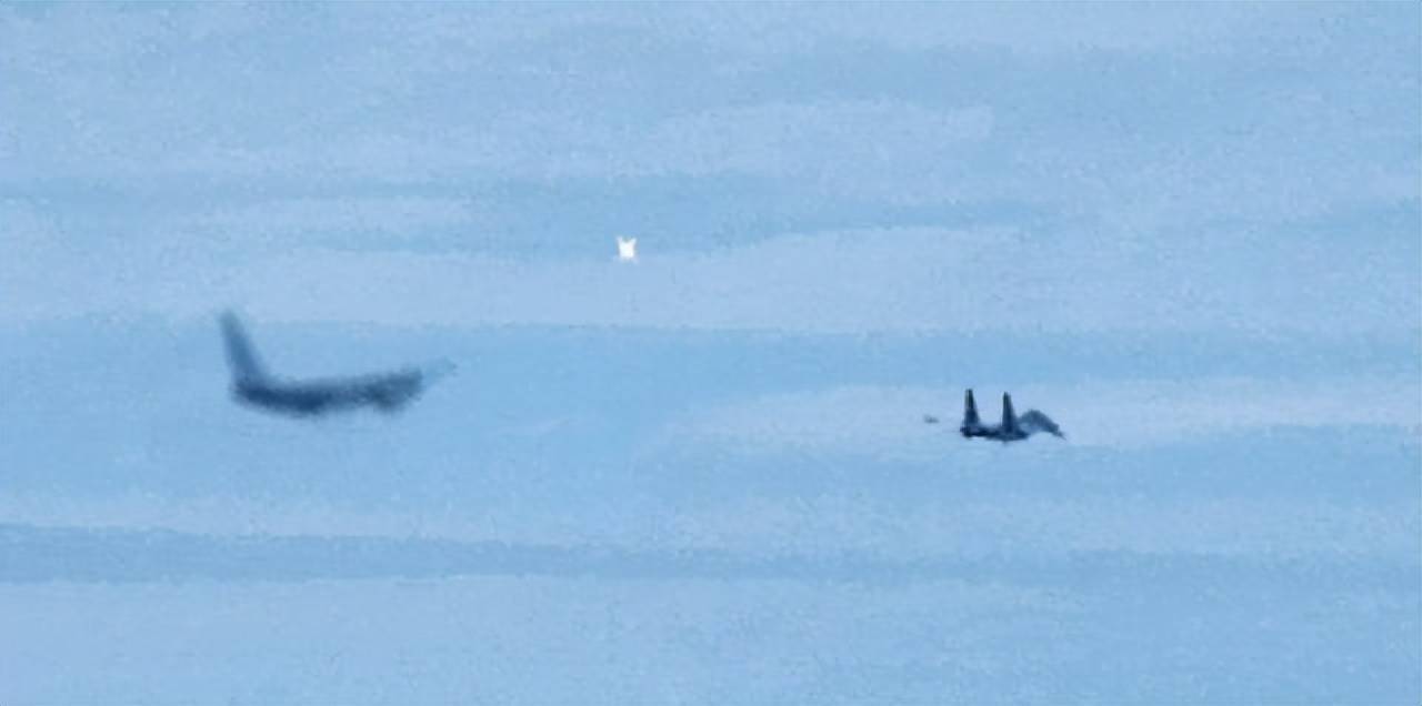 中澳軍機再次交鋒！解放軍蘇35發(fā)射誘餌彈<strong></p>
<p>宏鑫機械設(shè)備有限公司
</strong>，嚴正警告，澳軍偵察機落荒而逃:宏鑫機械設(shè)備有限公司
