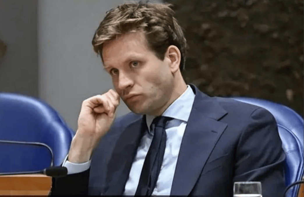 一天之內(nèi)<strong></p>
<p>宏鑫機(jī)械設(shè)備有限公司
</strong>，中國(guó)商務(wù)部接了2個(gè)電話，一個(gè)來(lái)求饒，另一個(gè)來(lái)認(rèn)錯(cuò):宏鑫機(jī)械設(shè)備有限公司
