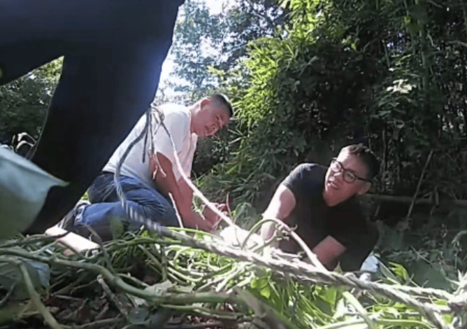 民警在公墓抓獲一嫌疑人<strong></p>
<p>宏鑫機(jī)械設(shè)備有限公司
</strong>，查獲假發(fā)、人臉面具……:宏鑫機(jī)械設(shè)備有限公司
