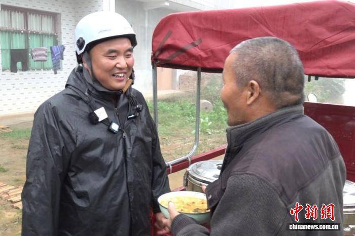 陜西“兩元餐”村支書：“一碗飯”拉近與村民間的情感距離:宏鑫機械設(shè)備有限公司
