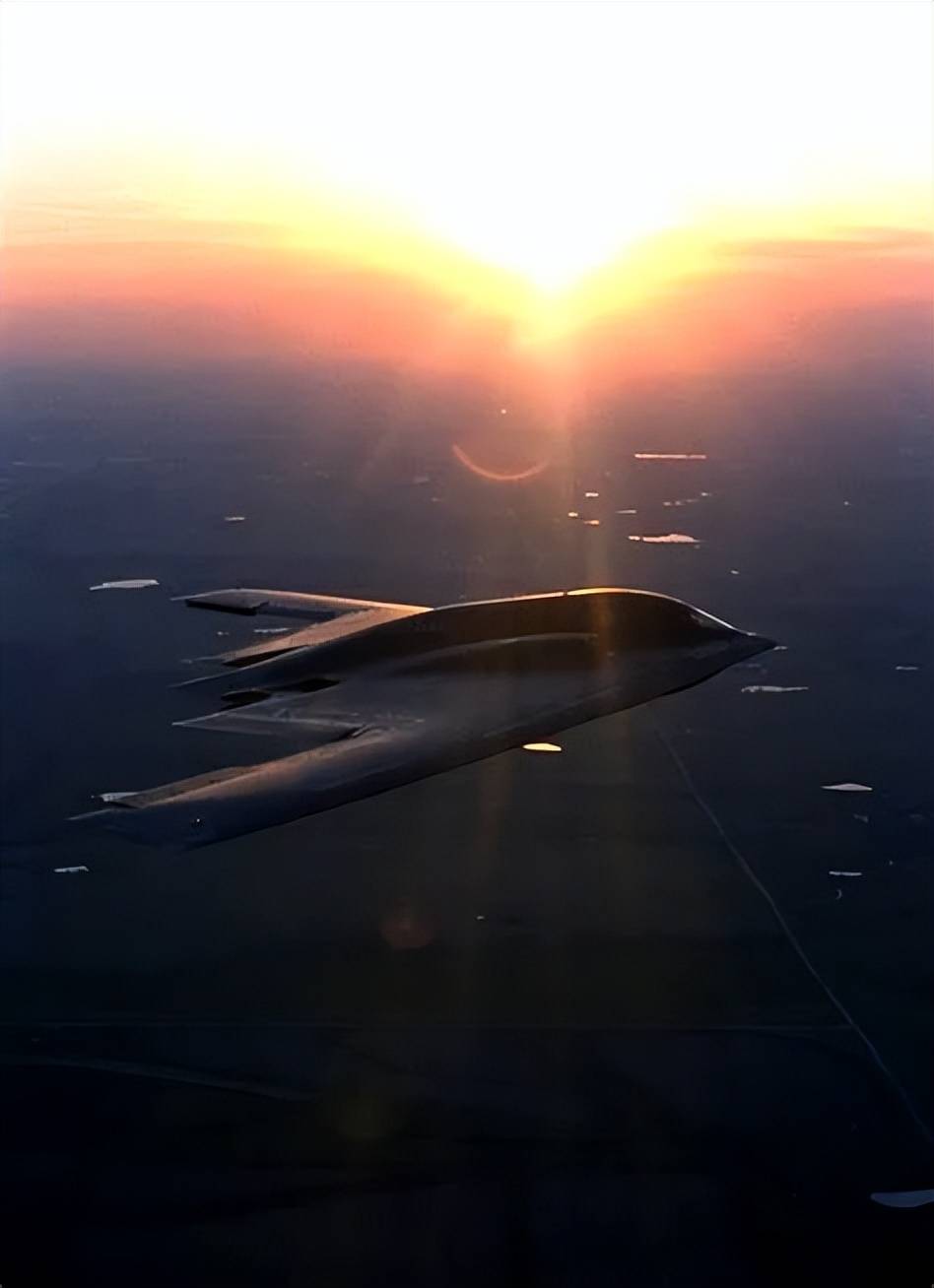 軍迷熱議<strong></p>
<p>宏鑫機械設(shè)備有限公司
</strong>！《艦載武器》曝光四發(fā)轟-6改進(jìn)方案：航程14000公里？:宏鑫機械設(shè)備有限公司
