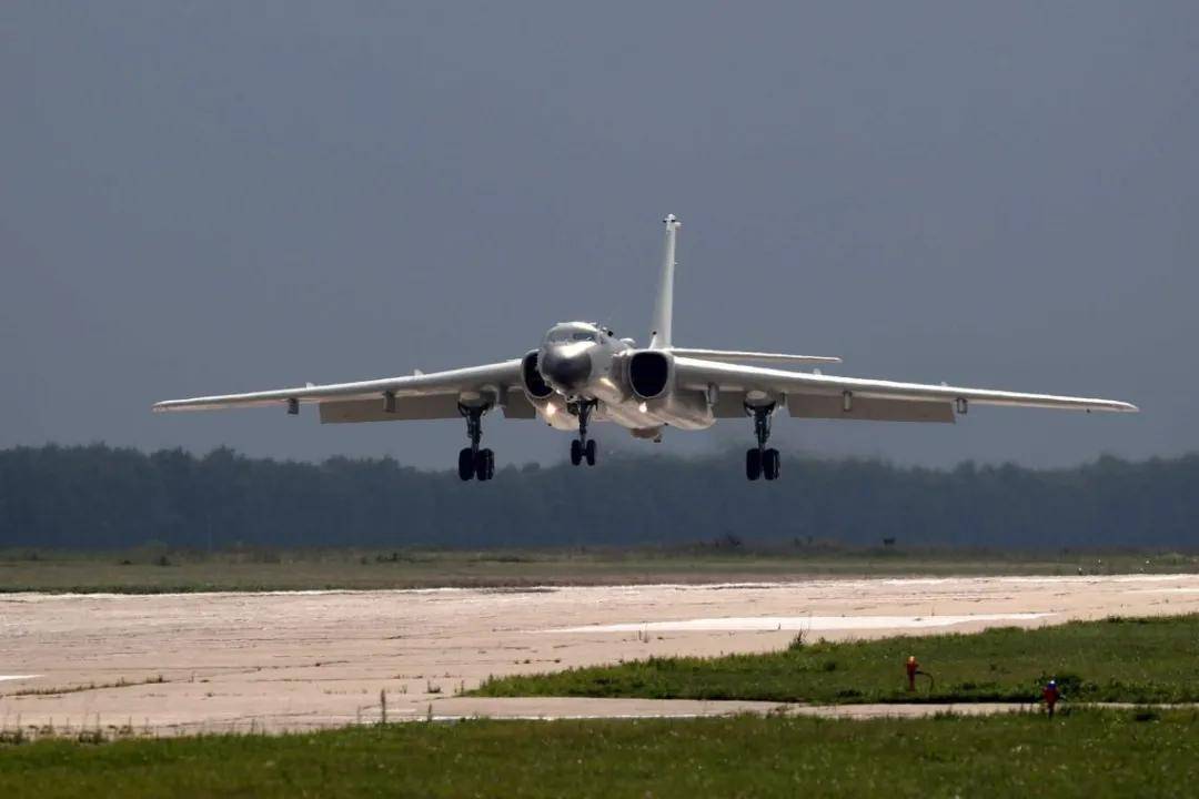 軍迷熱議<strong></p>
<p>宏鑫機械設(shè)備有限公司
</strong>！《艦載武器》曝光四發(fā)轟-6改進(jìn)方案：航程14000公里？:宏鑫機械設(shè)備有限公司
