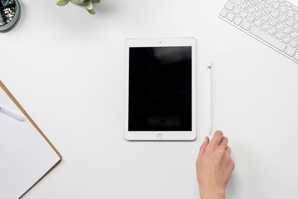 ?AI未來趨勢：技術(shù)突破、應(yīng)用拓展與社會(huì)影響深化?